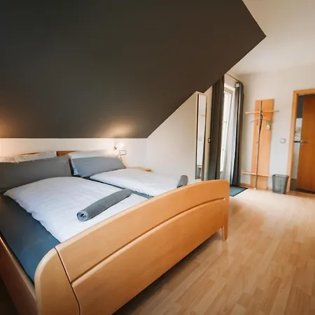 Pensionat Wein- Und Gaestehaus Schwaab&sohn