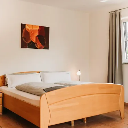 Wein- Und Gaestehaus Schwaab&sohn Casa de hóspedes