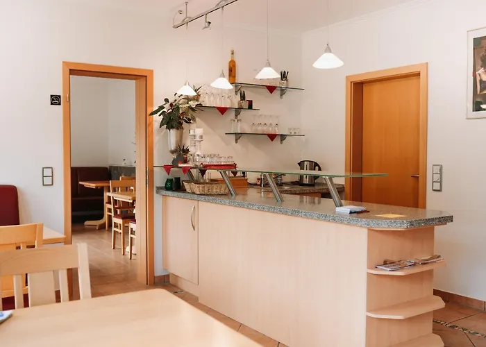 Wein- Und Gaestehaus Schwaab&sohn בית הארחה Erden